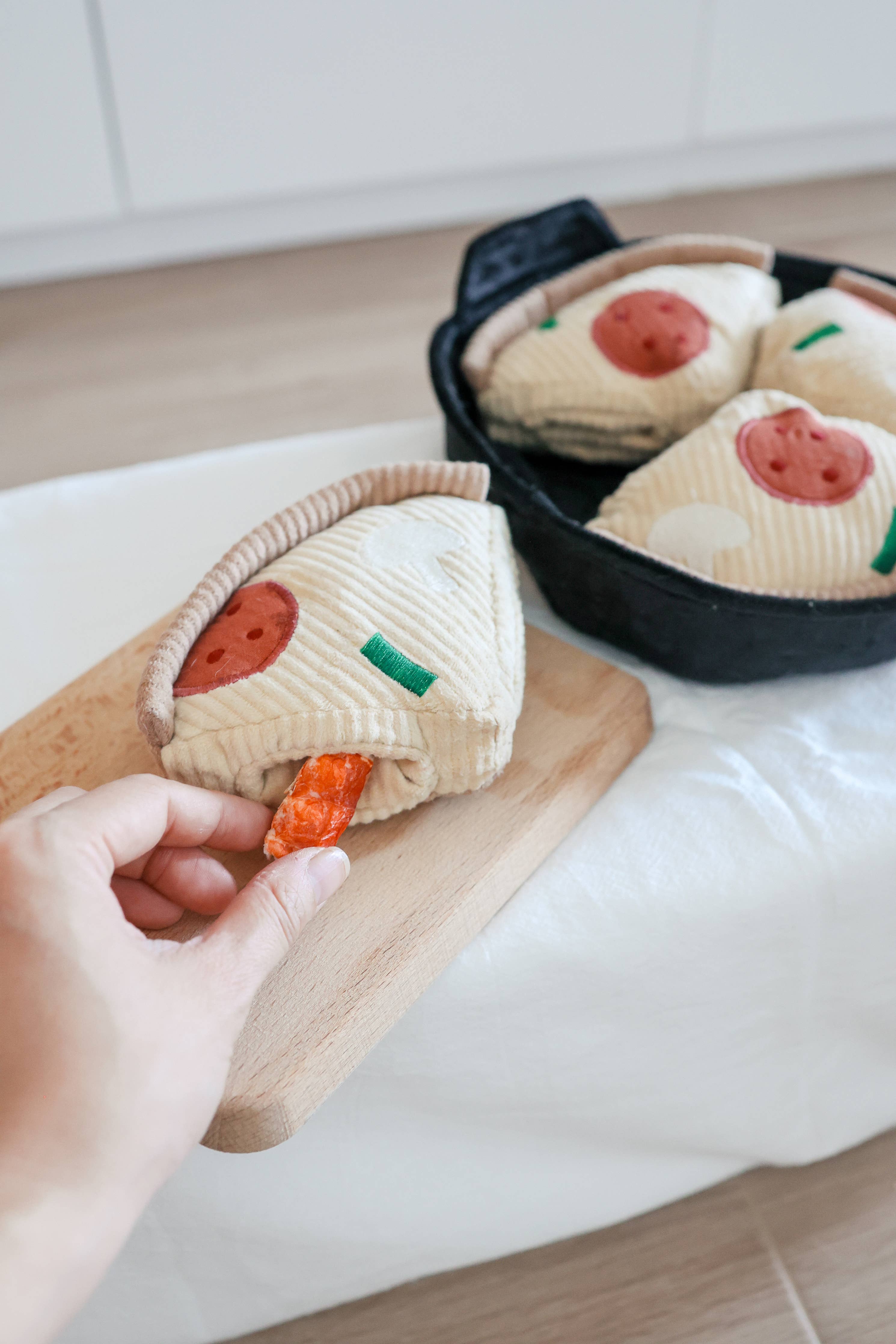 HereThe DEEP DISH PIZZA//Enrichment dog toy