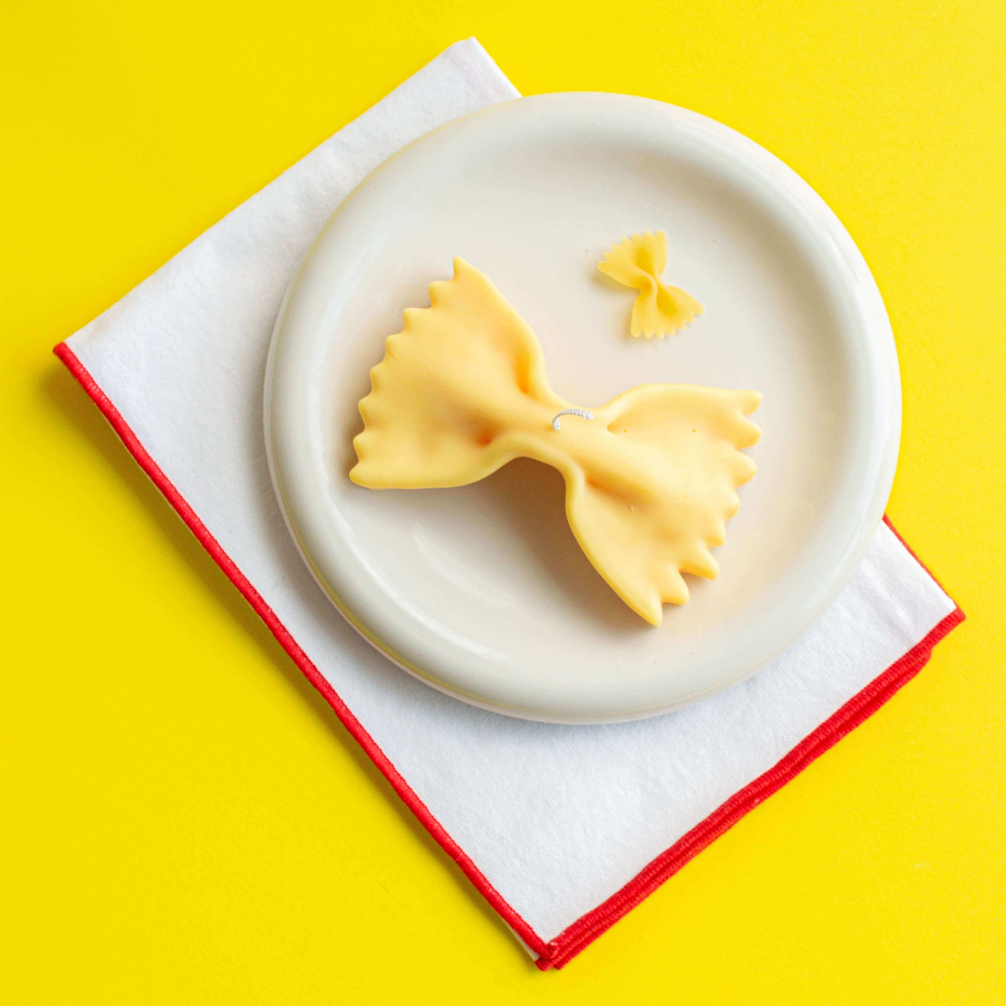 HereThe Farfalle Candle