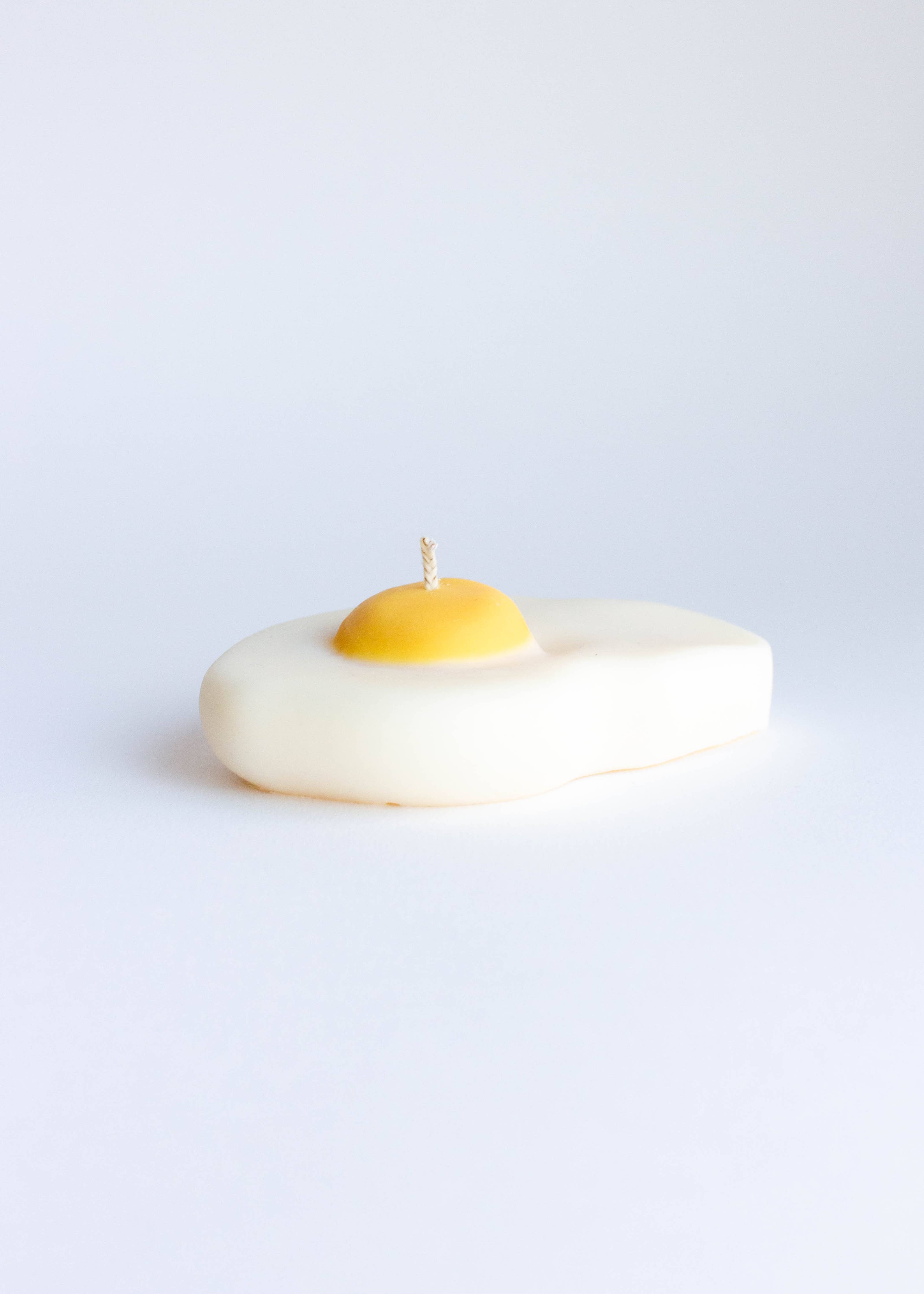 HereThe Oeuf au Plat / Fried Egg Candle